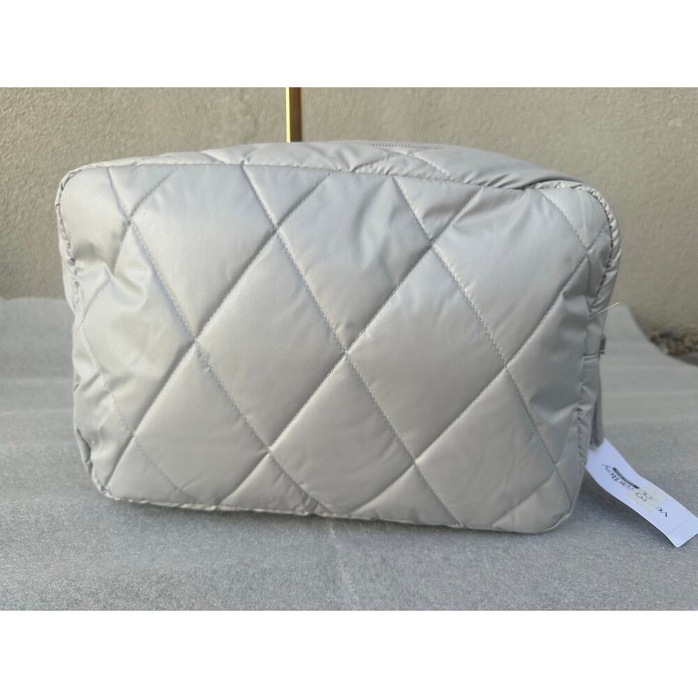 NWT Vera Bradley XL Cosmetic Bag Oyster Mushroom Ultralight Quilted Travel Bag - Picture 4 of 11